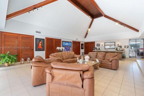 Villa ou maison à vendre à Palmetto Bay, Floride: 6 chambres, 385.27 m2 № 2038285 - photo 2