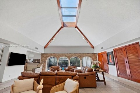 Villa ou maison à vendre à Palmetto Bay, Floride: 6 chambres, 385.27 m2 № 2038285 - photo 4