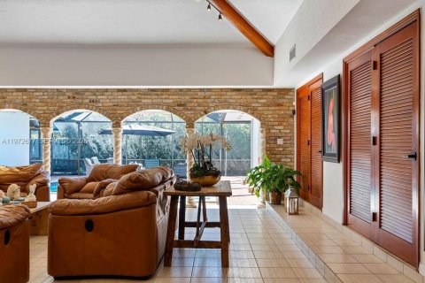 Villa ou maison à vendre à Palmetto Bay, Floride: 6 chambres, 385.27 m2 № 2038285 - photo 8