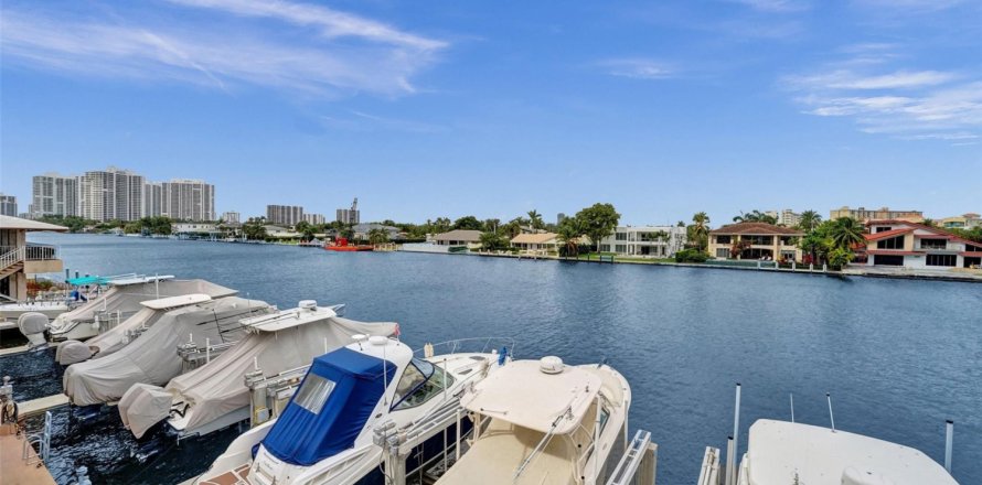 Condo in Hallandale Beach, Florida, 2 bedrooms  № 1226767