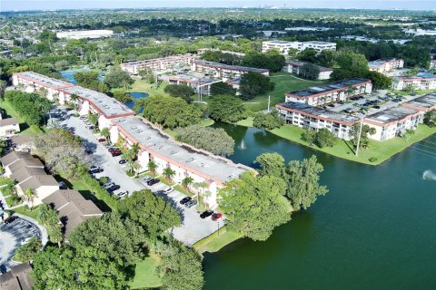 Купить кондоминиум в Пемброк-Пайнс, Флорида 2 спальни, 135.54м2, № 2154343 - фото 18