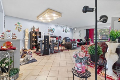 Купить кондоминиум в Пемброк-Пайнс, Флорида 2 спальни, 135.54м2, № 2154343 - фото 8