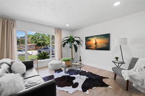 Casa en venta en Saint Petersburg, Florida, 4 dormitorios, 185.43 m2 № 1679748 - foto 6