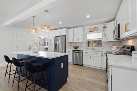 Casa en venta en Saint Petersburg, Florida, 4 dormitorios, 185.43 m2 № 1679748 - foto 9
