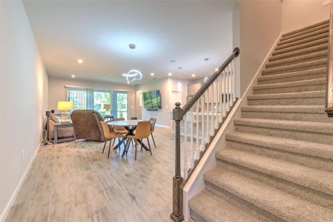 Adosado en venta en Brandon, Florida, 3 dormitorios, 212.1 m2 № 2157814 - foto 5