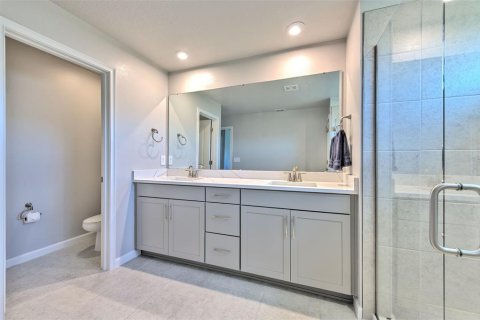 Adosado en venta en Brandon, Florida, 3 dormitorios, 212.1 m2 № 2157814 - foto 2