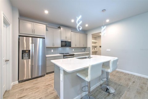 Adosado en venta en Brandon, Florida, 3 dormitorios, 212.1 m2 № 2157814 - foto 9