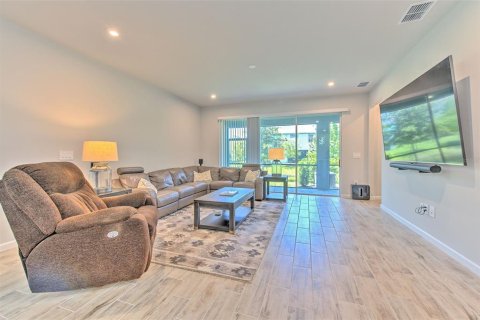 Adosado en venta en Brandon, Florida, 3 dormitorios, 212.1 m2 № 2157814 - foto 15