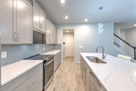 Adosado en venta en Brandon, Florida, 3 dormitorios, 212.1 m2 № 2157814 - foto 12