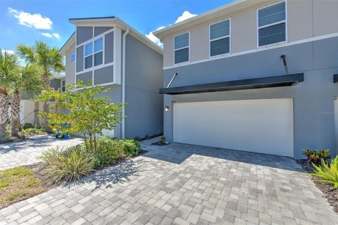 Adosado en venta en Brandon, Florida, 3 dormitorios, 212.1 m2 № 2157814 - foto 3