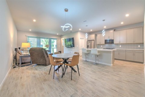 Adosado en venta en Brandon, Florida, 3 dormitorios, 212.1 m2 № 2157814 - foto 7