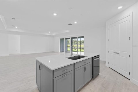 House in Bradenton, Florida 3 bedrooms, 258.08 sq.m. № 2152375 - photo 13