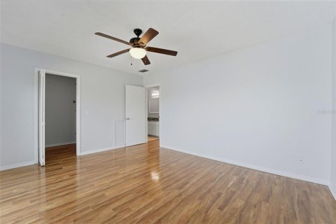 Townhouse in Indian Rocks Beach, Florida 2 bedrooms, 111.48 sq.m. № 2098405 - photo 23