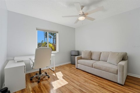 Townhouse in Indian Rocks Beach, Florida 2 bedrooms, 111.48 sq.m. № 2098405 - photo 20
