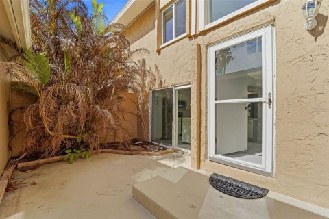 Townhouse in Indian Rocks Beach, Florida 2 bedrooms, 111.48 sq.m. № 2098405 - photo 29