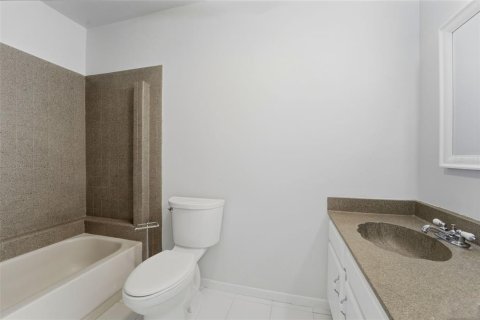 Townhouse in Indian Rocks Beach, Florida 2 bedrooms, 111.48 sq.m. № 2098405 - photo 27