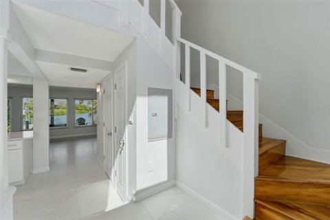 Townhouse in Indian Rocks Beach, Florida 2 bedrooms, 111.48 sq.m. № 2098405 - photo 4