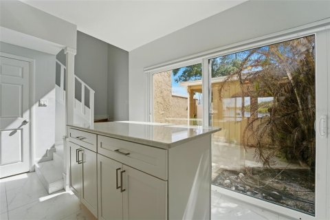 Townhouse in Indian Rocks Beach, Florida 2 bedrooms, 111.48 sq.m. № 2098405 - photo 12