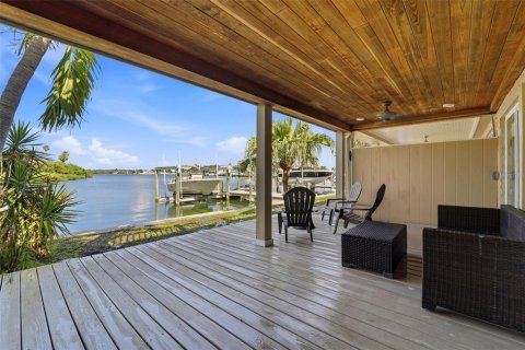 Townhouse in Indian Rocks Beach, Florida 2 bedrooms, 111.48 sq.m. № 2098405 - photo 16