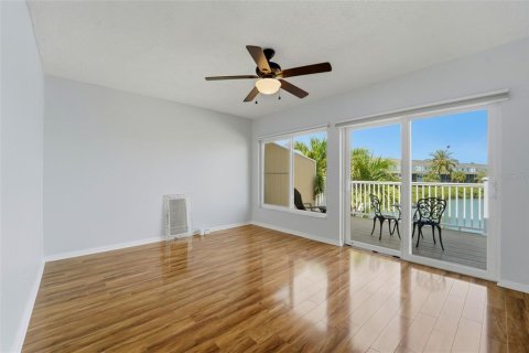 Townhouse in Indian Rocks Beach, Florida 2 bedrooms, 111.48 sq.m. № 2098405 - photo 24