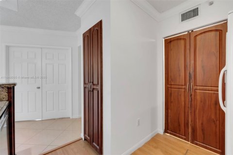 Copropriété à louer à Hollywood, Floride: 3 chambres, 118.64 m2 № 1923777 - photo 13