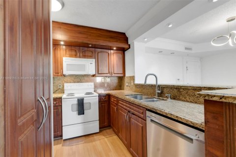 Copropriété à louer à Hollywood, Floride: 3 chambres, 118.64 m2 № 1923777 - photo 10
