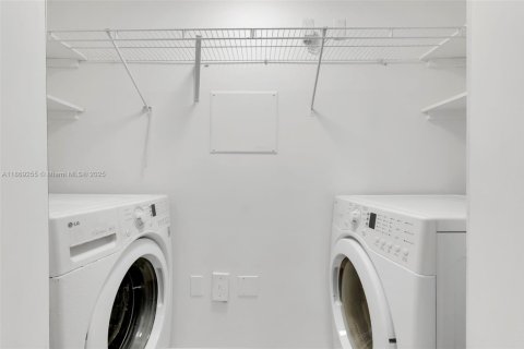 Copropriété à louer à Hollywood, Floride: 3 chambres, 118.64 m2 № 1923777 - photo 30
