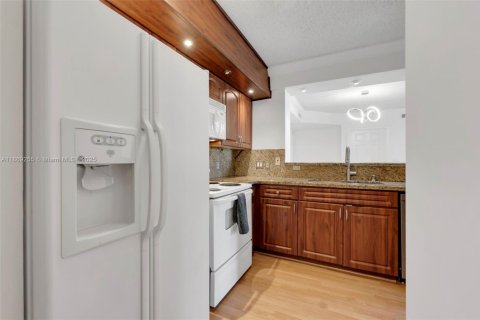 Copropriété à louer à Hollywood, Floride: 3 chambres, 118.64 m2 № 1923777 - photo 12