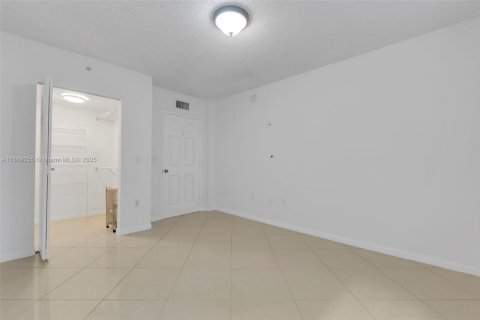 Copropriété à louer à Hollywood, Floride: 3 chambres, 118.64 m2 № 1923777 - photo 20