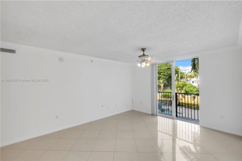 Copropriété à louer à Hollywood, Floride: 3 chambres, 118.64 m2 № 1923777 - photo 6