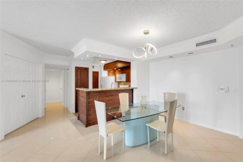 Copropriété à louer à Hollywood, Floride: 3 chambres, 118.64 m2 № 1923777 - photo 9