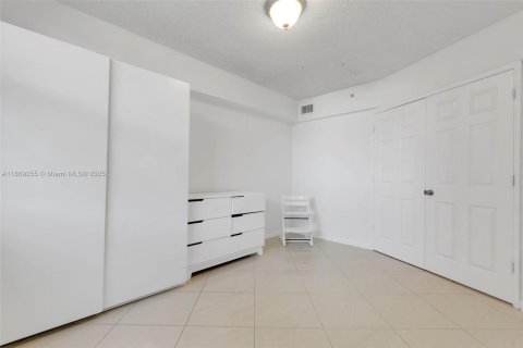 Copropriété à louer à Hollywood, Floride: 3 chambres, 118.64 m2 № 1923777 - photo 16