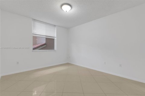 Copropriété à louer à Hollywood, Floride: 3 chambres, 118.64 m2 № 1923777 - photo 18