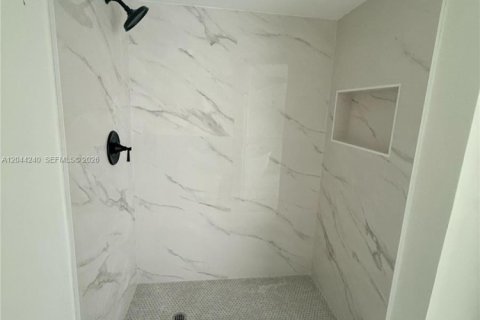 Condominio en venta en Aventura, Florida, 2 dormitorios, 126.44 m2 № 2178317 - foto 13