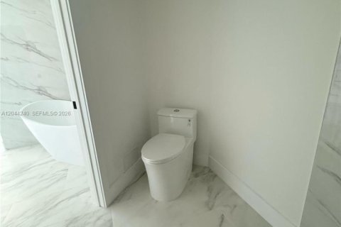 Condominio en venta en Aventura, Florida, 2 dormitorios, 126.44 m2 № 2178317 - foto 17