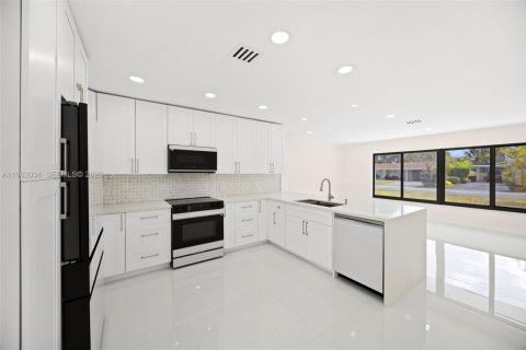 House in Pompano Beach, Florida 3 bedrooms № 2030258 - photo 14