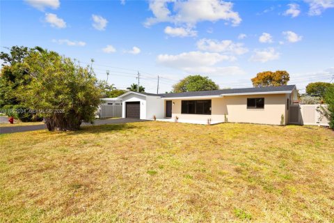 House in Pompano Beach, Florida 3 bedrooms № 2030258 - photo 4