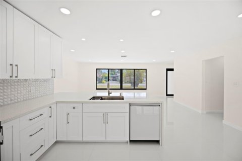 House in Pompano Beach, Florida 3 bedrooms № 2030258 - photo 16