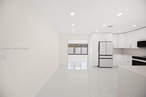 House in Pompano Beach, Florida 3 bedrooms № 2030258 - photo 11