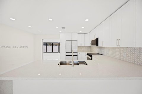 House in Pompano Beach, Florida 3 bedrooms № 2030258 - photo 10