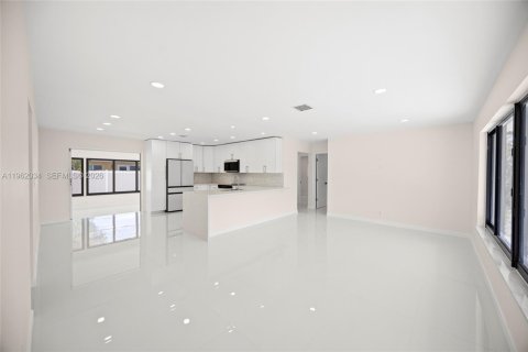 House in Pompano Beach, Florida 3 bedrooms № 2030258 - photo 6