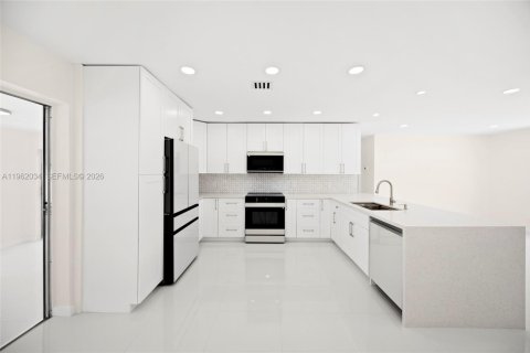 House in Pompano Beach, Florida 3 bedrooms № 2030258 - photo 13