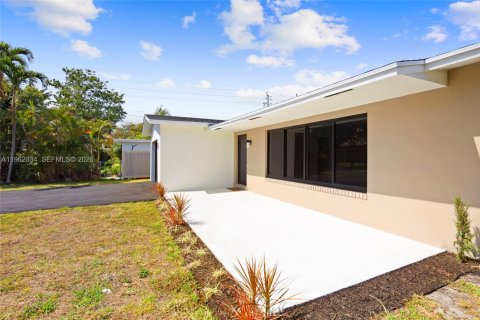 House in Pompano Beach, Florida 3 bedrooms № 2030258 - photo 5