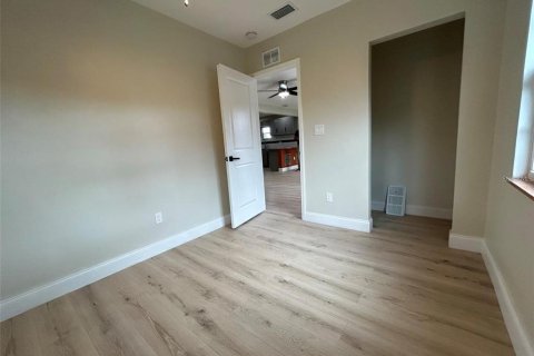 Villa ou maison à louer à Saint Petersburg, Floride: 5 chambres, 107.21 m2 № 1914020 - photo 7