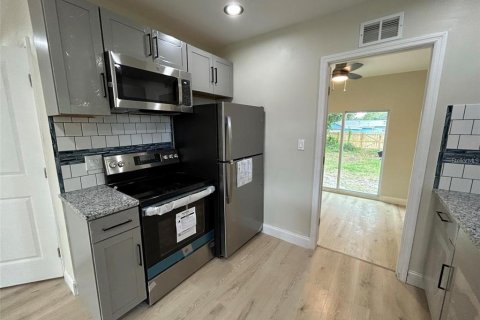 Villa ou maison à louer à Saint Petersburg, Floride: 5 chambres, 107.21 m2 № 1914020 - photo 4