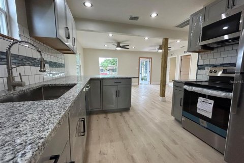 Villa ou maison à louer à Saint Petersburg, Floride: 5 chambres, 107.21 m2 № 1914020 - photo 3