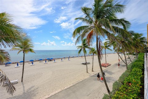 Copropriété à louer à Hollywood, Floride: 1 chambre, 91.04 m2 № 1890560 - photo 25