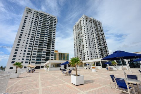 Copropriété à louer à Hollywood, Floride: 1 chambre, 91.04 m2 № 1890560 - photo 26