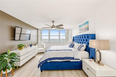 Copropriété à louer à Hollywood, Floride: 1 chambre, 91.04 m2 № 1890560 - photo 9