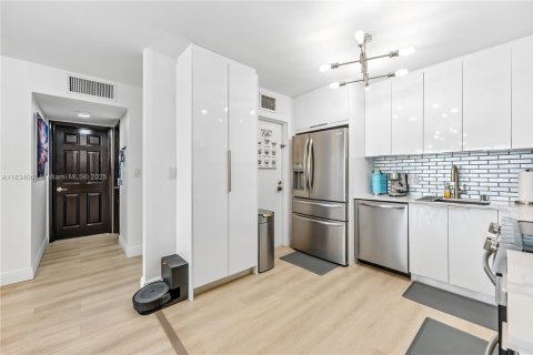 Copropriété à louer à Hollywood, Floride: 1 chambre, 91.04 m2 № 1890560 - photo 5